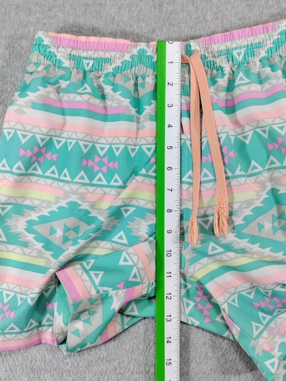 Chubbies Swim Trunks Mens M Teal Pink Geometric Lined 5.5 Inseam